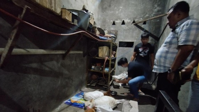 jagal anjing di surabaya digerebek