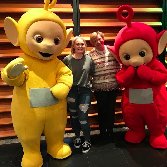 Jessica Smith sendiri bermain sebagai bayi botak tersenyum selama 365 episode Teletubbies di tahun 90an. Dikatakan jika ia di-casting di rumah sakit tak lama setelah dilahirkan. Tak disangka peran Jessica masih dikenang hingga sekarang padahal ia sendiri tentu tidak ingat.  Foto: Instagram @j.smith_1995