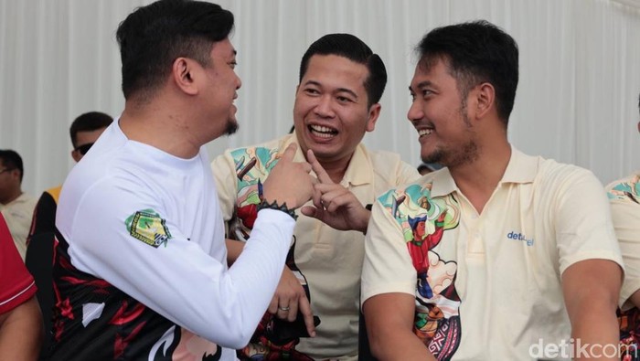 Kapolres Barru AKBP Yudha Wirajati (tengah) diapit Bupati Gowa dan Bupati Sinjai dalam launching detikSulsel.