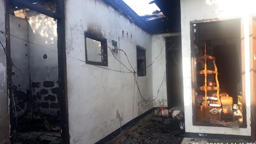 Kebakaran kos-kosan dan rumah di Kelurahan Pedungan, Kecamatan Denpasar Selatan, Kota Denpasar, Bali, Minggu (31/7/2022).