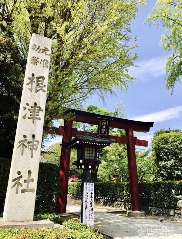 Salah satu gerbang torii Nezu Shrine
