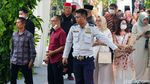 Kendaraan Shuttle Antar Jemput Tamu Resepsi Putri Anies Baswedan
