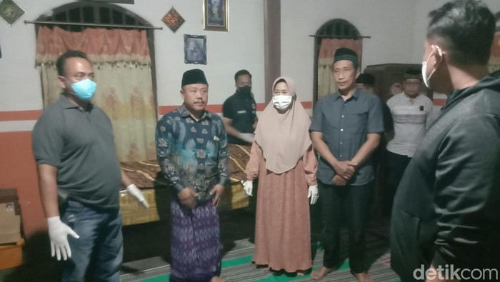 Korban saat diperiksa medis