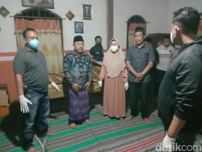 Korban saat diperiksa medis