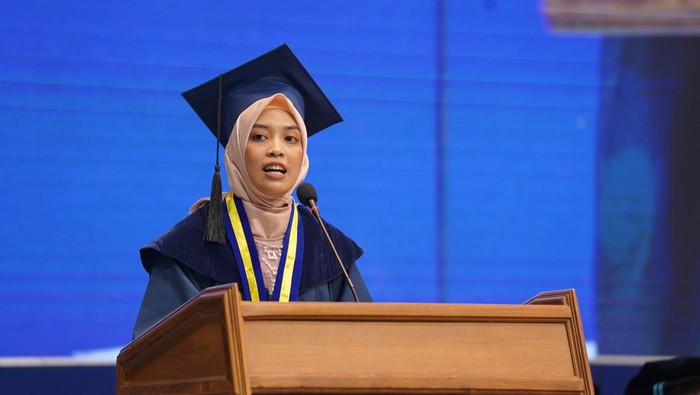 Lulusan Pertama Prodi Teknologi Nano ITB