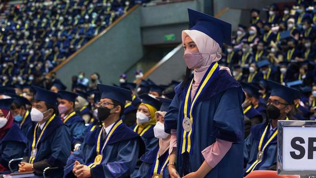 Lulusan Pertama Prodi Teknologi Nano ITB