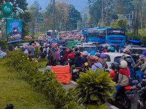 Viral Kendaraan Menumpuk di Puncak Bogor, Polisi: Ada One Way-Bottleneck