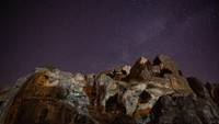 Kawasan Gua Hasuni di Turki juga menwarkan lansekap milky way yang indah.