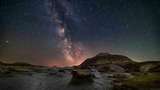Apakah Langit Malam Sebenarnya Cerah seperti di Foto Galaksi?