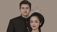 Pada Jumat (29/07) lalu, Mutiara Baswedan yaitu putri dari Anies Baswedan baru saja menikah dengan Ali Saleh Alhuraiby. Mereka berdua tampak serasi menggunakan baju adat Jawa ini.  Foto: Instagram @leovir_ 