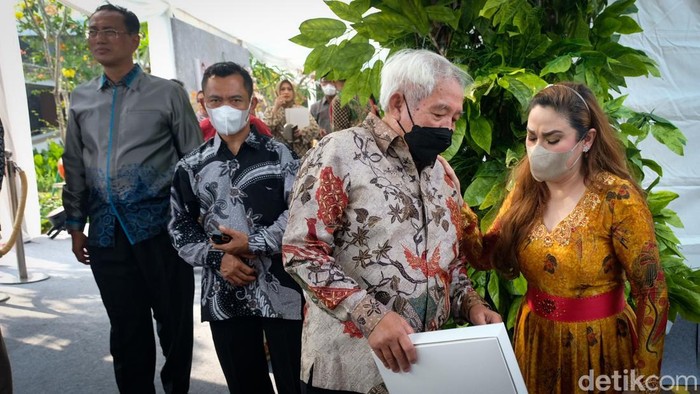 Para Artis yang Hadiri Resepsi Pernikahan Putri Anies Baswedan Resepsi pernikahan Mutiara Annisa Baswedan, putri Gubernur DKI Jakarta Anies Baswedan juga mengundang sederet selebriti. Siapa saja?