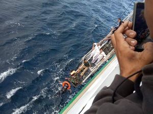 1 Penumpang KM Nggapulu Tujuan Tanjung Priok Jatuh ke Laut Selamat