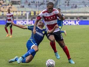 Menerka Salah Posisi Para Pemain Persib
