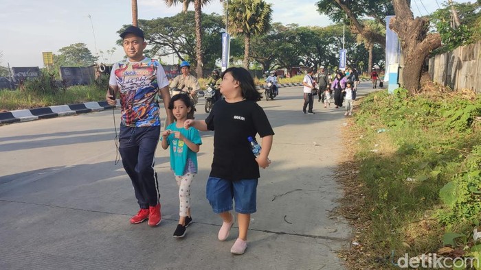 Peserta jalan sehat launching detikSulsel di Makassar.