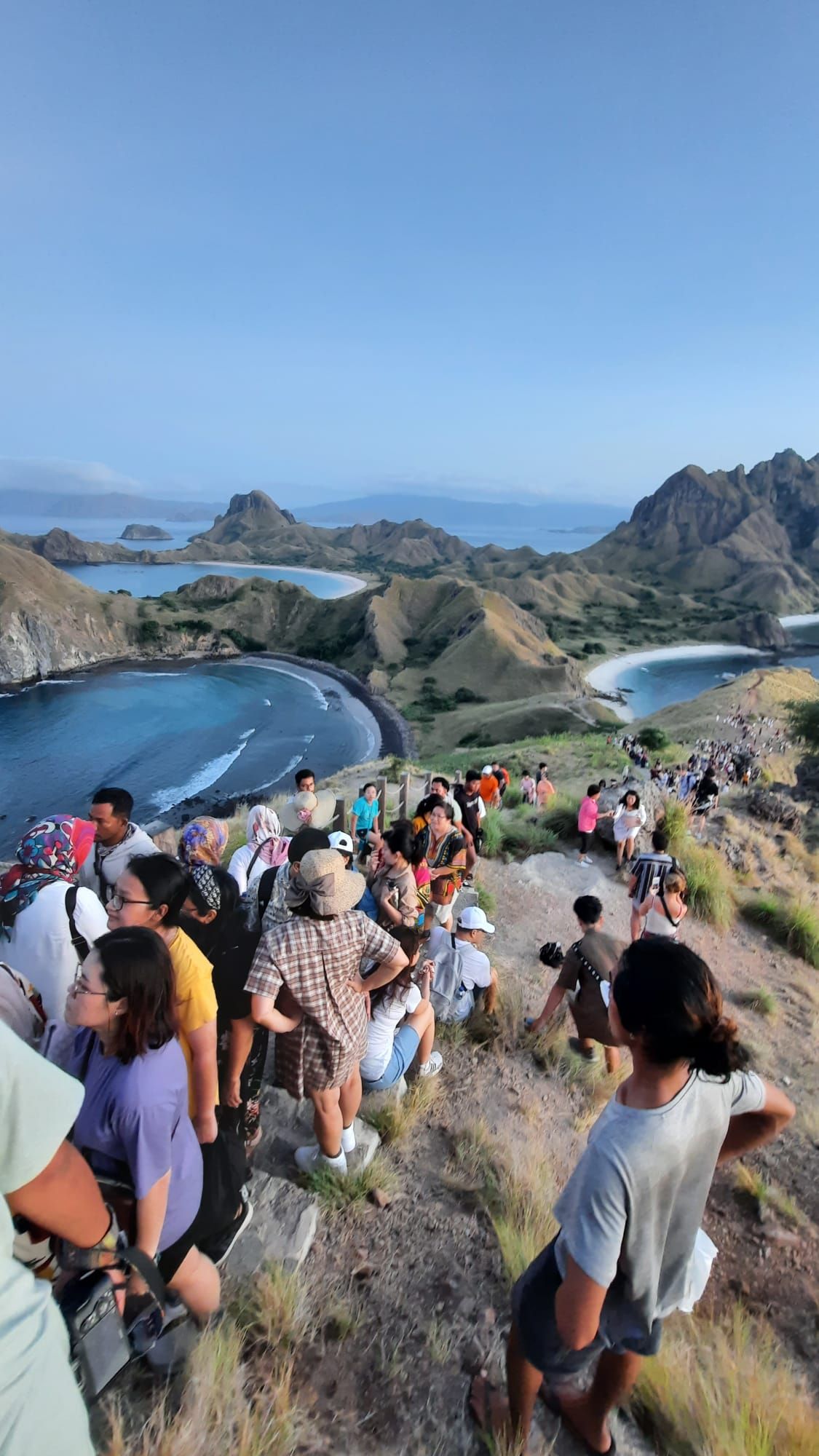 Pulau Padar Padat Wisatawan