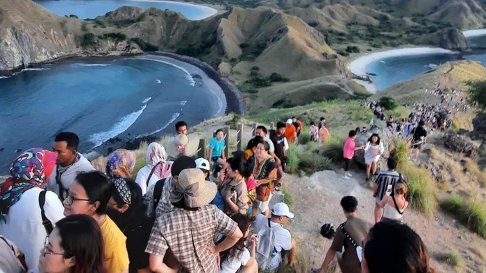 Pulau Padar Padat Wisatawan