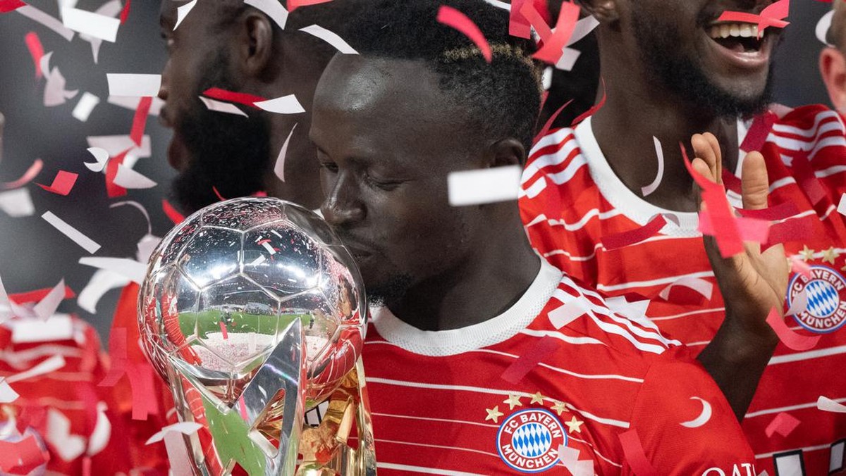 Sadio Mane meraih trofi perdana bersama Bayern Munich. (Foto: dpa/picture alliance via Getty I/picture alliance)
