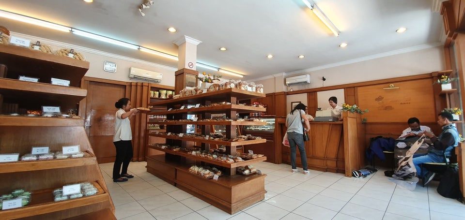 Sanitas Bakery yang berada di Semarang