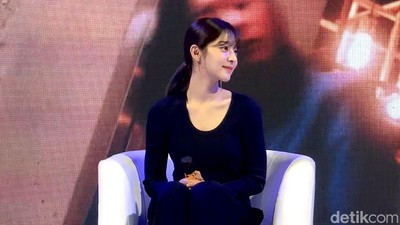 Foto: Gaya Seol In Ah Pertama Kali Datang ke Indonesia, Jadi Cewek Mamba