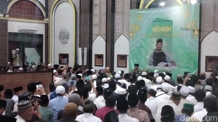 Ustaz Hanan Attaki di Sumenep