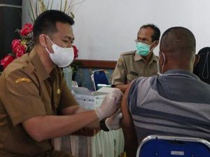 2 Pekan Lagi Vaksin Kedaluwarsa, Dinkes Lamongan Vaksinasi Door to Door