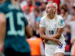 Foto Pesepakbola Selebrasi Buka Baju Setelah Cetak Gol di Piala Eropa Wanita