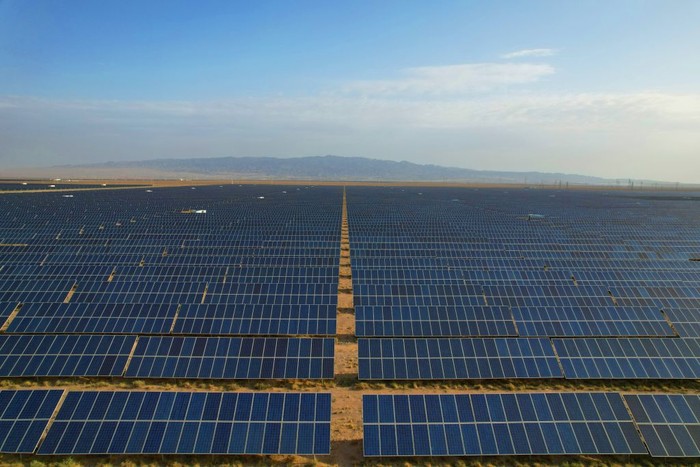 ZHANGYE, CHINA - JULY 31, 2022 - Aerial photo taken on July 31, 2022 shows clean energy from solar photovoltaic power stations on the boundless Gobi in Zhangye, Northwest China's Gansu Province. (Photo credit should read CFOTO/Future Publishing via Getty Images)