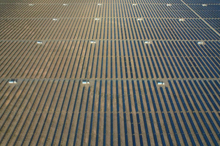 1242238515 ZHANGYE, CHINA - JULY 31, 2022 - Aerial photo taken on July 31, 2022 shows clean energy from solar photovoltaic power stations on the boundless Gobi in Zhangye, Northwest China's Gansu Province. (Photo credit should read CFOTO/Future Publishing via Getty Images)