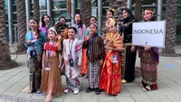 Arsy Hermansyah bersama anak-anak lain dari kontingen Indonesia yang berlaga di World Championships of Performing Arts (WCOPA) 2022.  Foto: dok. Konsulat Jenderal Republik Indonesia Los Angeles