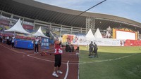 Warmia berhasil melakukan lemparan sejauh 23,86 m.