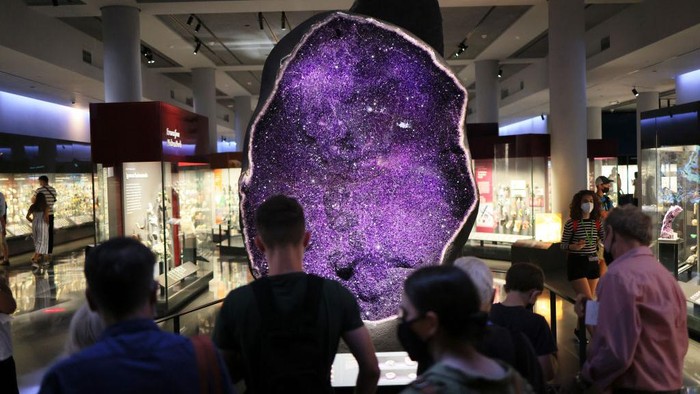 NEW YORK, NEW YORK - JULY 27: People visit the American Museum of Natural History on July 27, 2022 in New York City. NYC & Company announced this week that New York City is projected to have 8.3 million foreign tourists, a 207 percent increase, this year up from 2.7 million last year. In total, New York is expecting to receive 56 million visitors in 2022, which is a 70 percent surge from 2021. Tourists from more than 30 countries were banned from traveling to the U.S. during the height of the coronavirus (COVID-19) pandemic. The CDC last month lifted the negative test requirement for travelers, which is leading the way for the boost in tourism. (Photo by Michael M. Santiago/Getty Images)