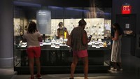Berbagai artefak disajikan dengan apik dan tidak membosankan. Museum ini didirikan pada tahun 1869 dan telah menjadi tempat mendapatkan informasi soal kebudayaan manusia, dunia alam, hingga semesta lewat program-program riset saintifik, edukasi, dan pameran.