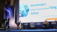Direktur Utama BRI Life Iwan Pasila saat memberikan paparan bertema Membangun Industri Asuransi Jiwa Yang Sehat dalam ajang Infobank Non-Bank Financial Forum 2022, di Jakarta.