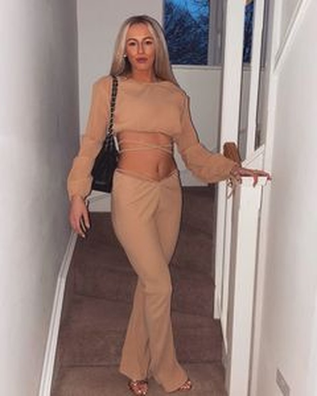 Jika aku sedang santai, mereka akan berkata: Ayo bangun atau kamu tidak boleh bermain bersama kami,. Jadi mereka benar-benar membangun siapa aku sekarang dan aku sangat mengapresiasi itu, kata Chloe.Foto: Instagram Chloe Kelly