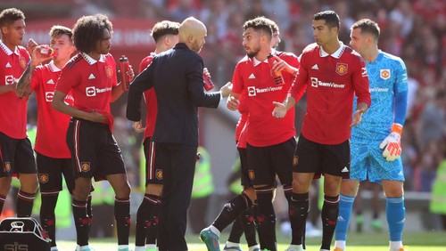 MANCHESTER, ENGLAND - JULY 31: Manchester United manager Erik ten Hag chats with Christiano Ronaldo of Manchester United during the Pre-Season Friendly match between Manchester United and Rayo Vallecano at Old Trafford on July 31, 2022 in Manchester, England. (Photo by Jan Kruger/Getty Images)
