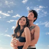 Dinda Kirana Pakai Swimsuit Dipeluk Mesra Naufal Samudra