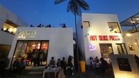 Di Diorama Food Theater ada sekitar 12 tenant kuliner berupa kafe. Makanan dan minuman yang dijual beragam, mulai dari ala barat, Jepang, Korea, dan Indonesia. Foto: Putu Intan/detikcom