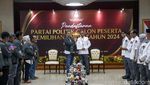 Ekspresi Farhat Abbas Saat Daftarkan Partai Pandai ke KPU