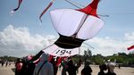 Yang Besar dan Panjang Ada di Festival Layangan Sanur, Bali