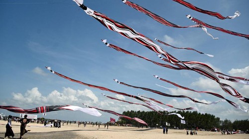 People fly their kites during the Kite Festival at Mertasari beach in Sanur on the Indonesian resort island of Bali on July 31, 2022. (Photo by SONNY TUMBELAKA / AFP) (Photo by SONNY TUMBELAKA/AFP via Getty Images)