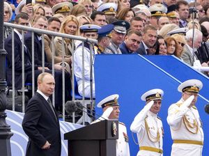 Putin Hadiri Latihan Militer Besar-besaran dengan China dkk