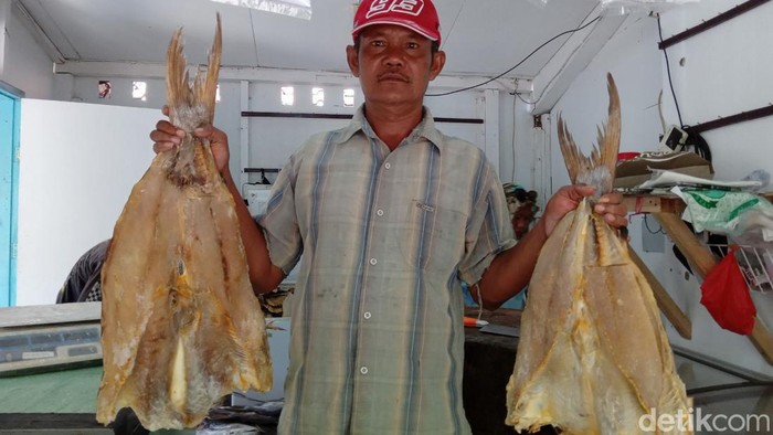 Ikan asin jambal roti.