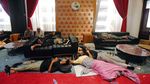 Kuasai Parlemen Irak, Pendemo Lelah dan Tidur di Lantai, Nih Fotonya