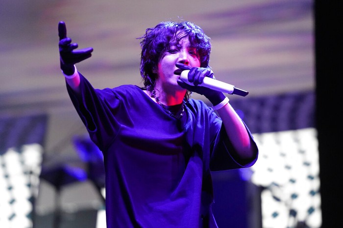J-Hope di 2022 Lollapalooza Music Festival - Day Four J-Hope performs on Day 4 of the Lollapalooza Music Festival on Sunday, July 31, 2022, at Grant Park in Chicago. (Photo by Rob Grabowski/Invision/AP)
