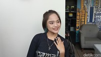 Pada kesempatan itu Jeje memberikan klarifikasi dan minta maaf soal videonya yang viral ketika marah-marah meminta orang yang ingin foto untuk minggir terlebih dulu. Foto: Ahsan/detikHOT