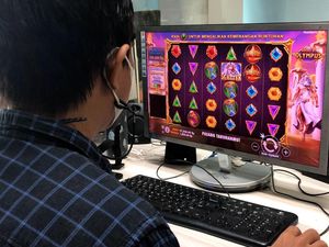 Menkominfo: Slot Judi Bikin Rugi Rp 27 Triliun dan Anak-anak Ketagihan