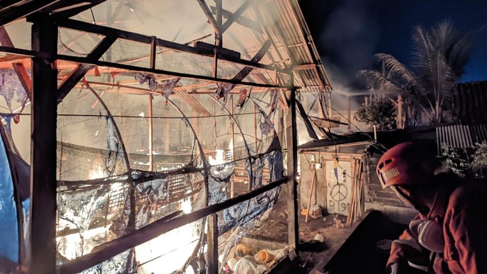 kandang ayam peternak di Kecamatan Talun, Kabupaten Blitar ludes terbakar