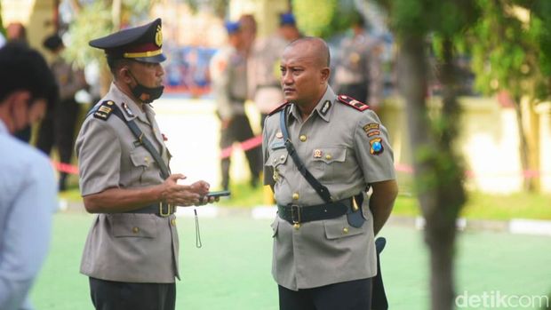 Kasi Humas Polresta Banyuwangi Iptu Lita Kurniawan serah terima jabatan sebagai Kapolsek Tegaldlimo