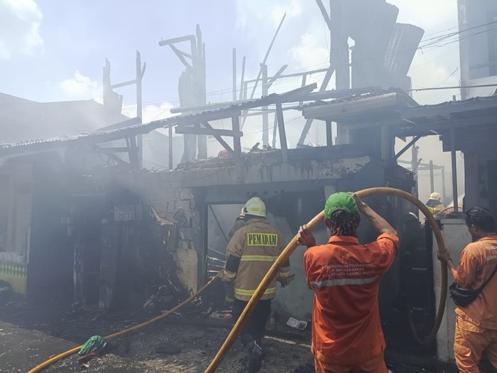 Kebakaran terjadi di kawasan Sunter, Kelapa Gading, Jakarta Utara (Jakut). Dua unit rumah semipermanen dilaporkan terbakar. (dok Sudin Gulkarmat Jakut)