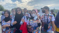 Peserta jalan sehat detikSulsel berjalan sejauh kurang lebih 5 kilometer dengan titik rute TSM Makassar-Bundaran CPI-TSM Makassar. Foto: (Andi Nur Isman/detikSulsel)